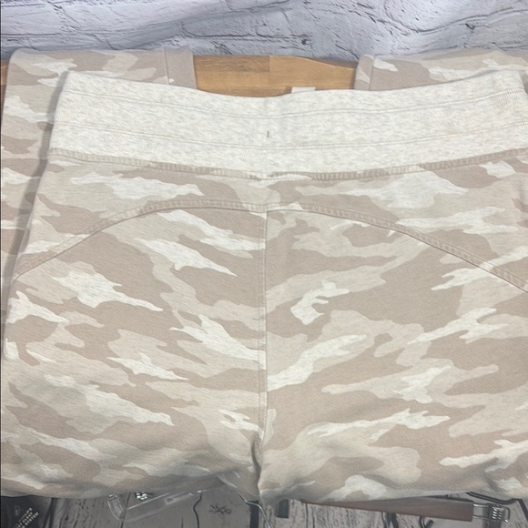 Athleta Tan Camo Track Pants with Tapered Leg and Elastic Waistband - Picture 4 of 8